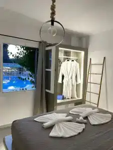 Zoumis Studios - 225