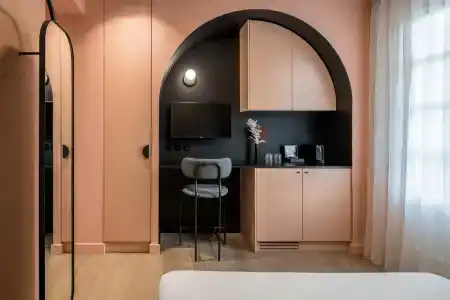 72 AD Suites - 11