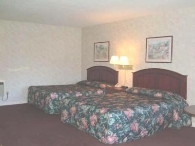 Castlewood Inn - 4
