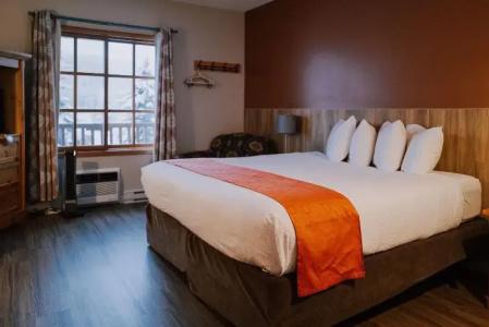 Glacier House & Resort - 55