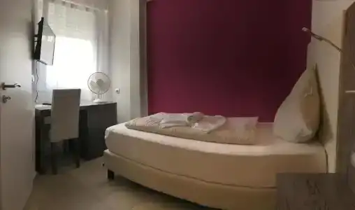 Sophia - 28