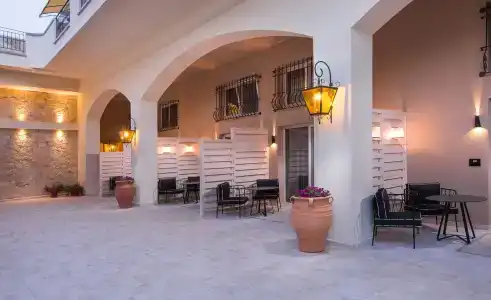 Neikos Mediterraneo Luxury Suites - 20