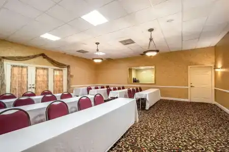 Clarion Inn & Suites Central Beach - 22