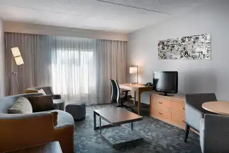 Courtyard by Marriott Broadway - 52