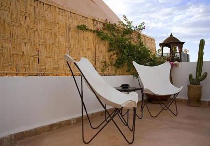 Riad Le j - 16