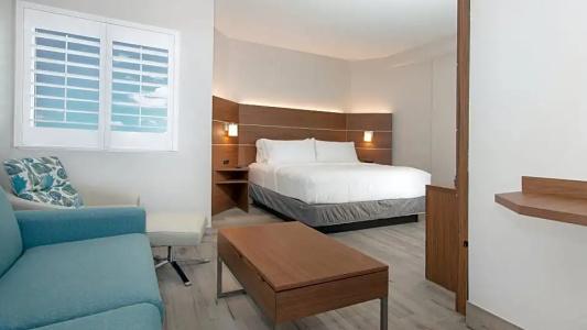 Holiday Inn Express & Suites Beach Beachfront by IHG - 116