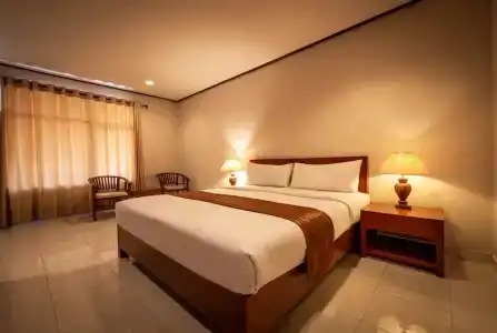 Yulia Beach Inn Kuta - 65