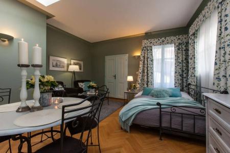 At the Black Star -Charming Romantic Suites and Apartments - 2