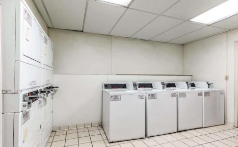 Red Roof Inn Plus+ & Suites Houston – Iah Airport Sw - 26