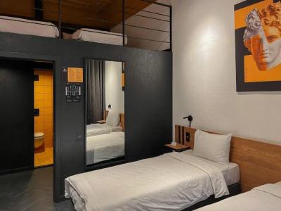 Globe Runner Hostel - 34