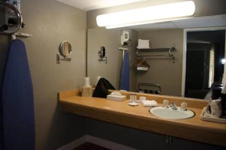 Vagabond Inn - 9