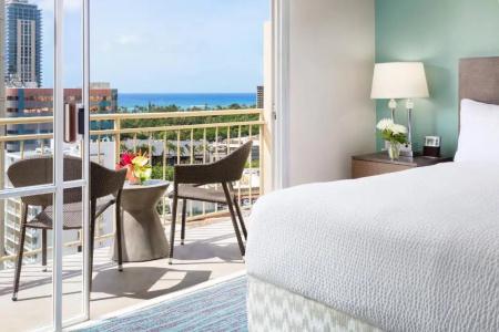 Courtyard by Marriott Waikiki Beach - 56