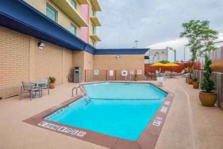 Holiday Inn Express-Central - 10