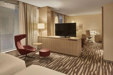 Hilton Frankfurt Airport - 6