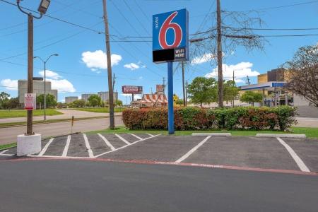 6-Dallas, TX - Market Center - 17