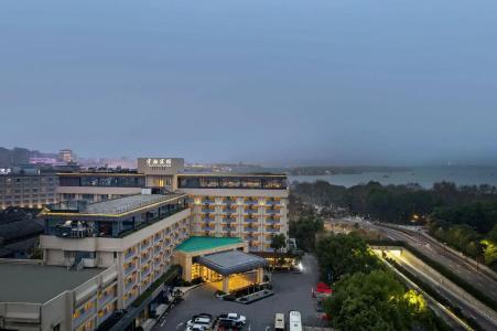 Lake View Hangzhou - 9