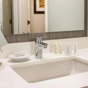 Courtyard by Marriott Portland North - 7
