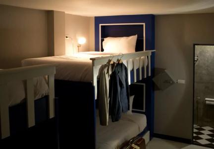 Secret Service Bed and Breakfast - 5