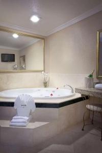 Best Western Plus Marina Shores - 31