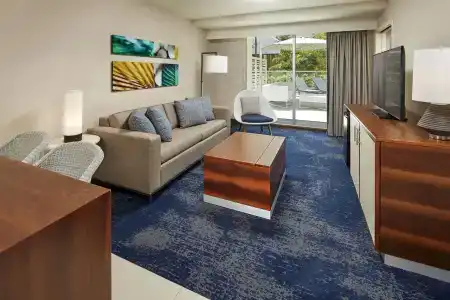 Hilton Garden Inn Waikiki Beach - 4
