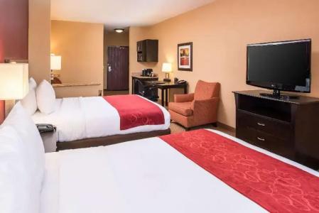 Comfort Suites Airport Convention Center - 38