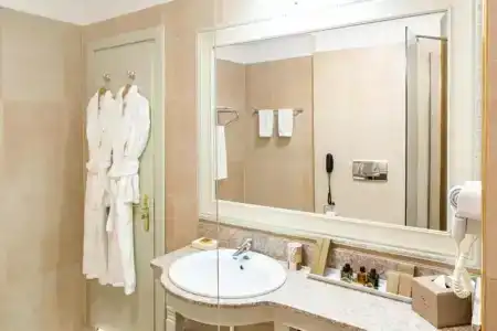 Phoenicia Grand - 8