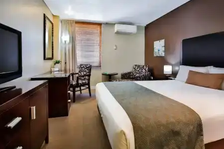 Madison Plaza - 31
