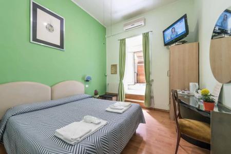 a Roma San Pietro Best Bed - 1