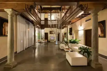 Gar Anat Boutique - 1
