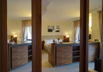 Suites & Residence - 37
