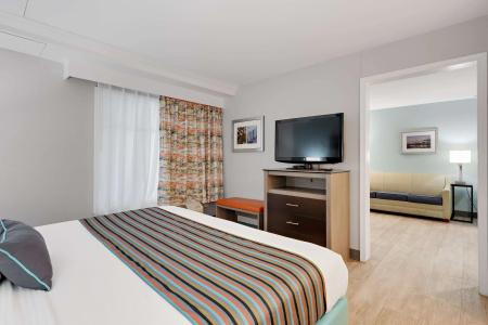 Best Western Plus Holiday Sands Inn & Suites - 98