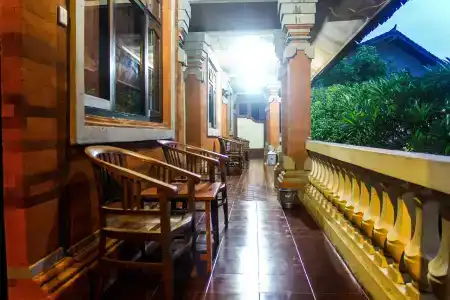 Budhi Beach Inn - 7