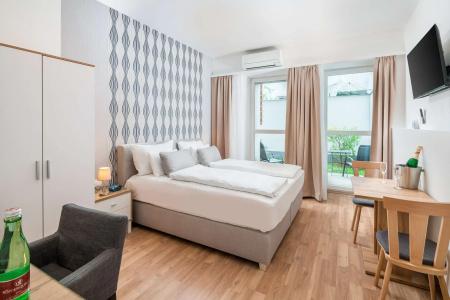 Best Western Plus Celebrity Suites - 70