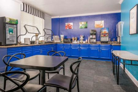 Quality Inn & Suites Near the Theme Parks - 21