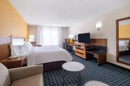 Fairfield Inn West - 52