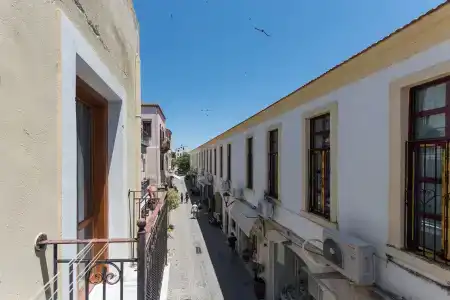 Minaret Suites and - 0