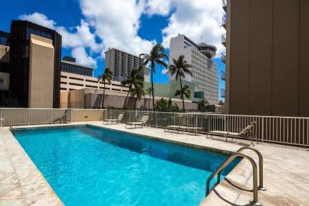 Tropical Studios At Marine Surf Waikiki - Free Parking - Best Location - Full Kitchen - Swimming Pool - 18