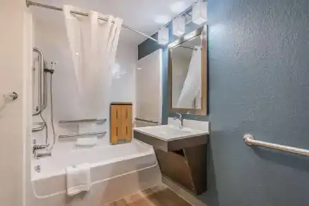 WoodSpring Suites Doral Miami Airport - 7