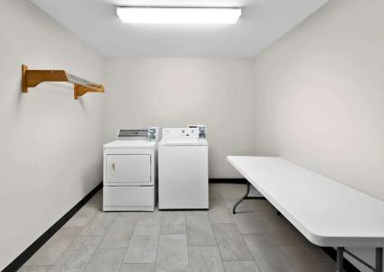 Country Inn & Suites by Radisson, West, KS - 31