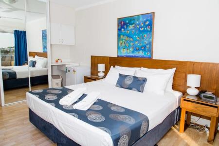 Cullen Bay Resorts - 72