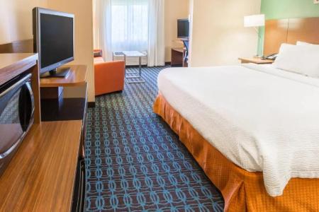 Fairfield Inn & Suites - 42