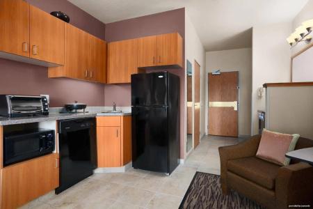 Best Western Plus Peppertree Airport Inn - 32
