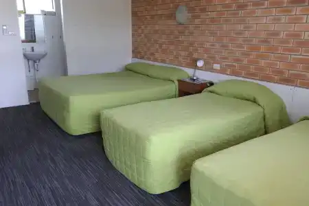 Urangan Motor Inn - 76