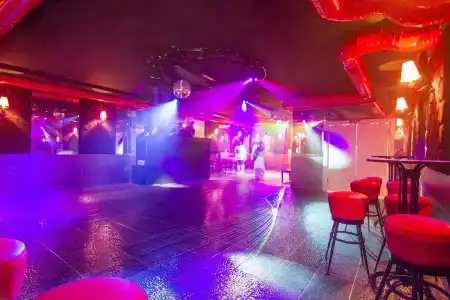 Blue Wave Suite - 24