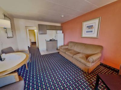Seashire Inn & Suites - 29
