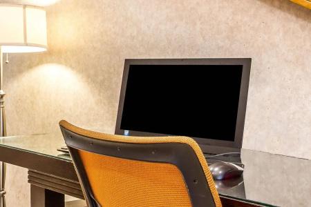 Econo Inn and Suites - 2