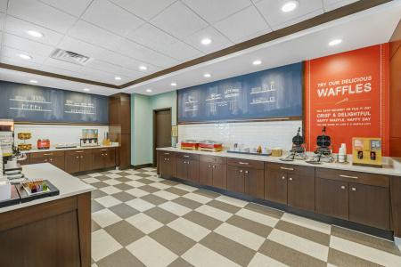 Hampton Inn & Suites - 33