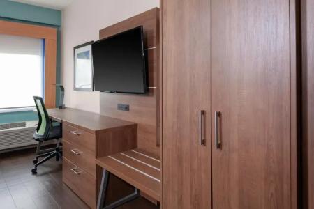 Holiday Inn Express-Broadway at the Beach, an IHG - 53