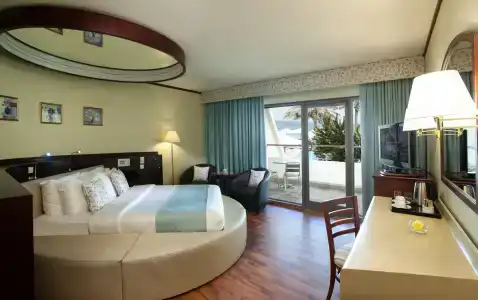 Occidental Sharjah Grand - 7