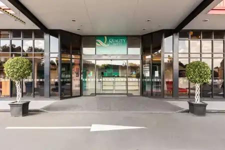 Quality Lincoln Green - 38